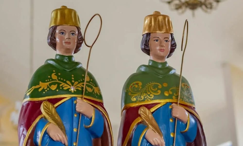 dia-27-de-setembro:-dia-de-sao-cosme-e-damiao-atrai-fieis-com-oracoes-por-saude-e-protecao