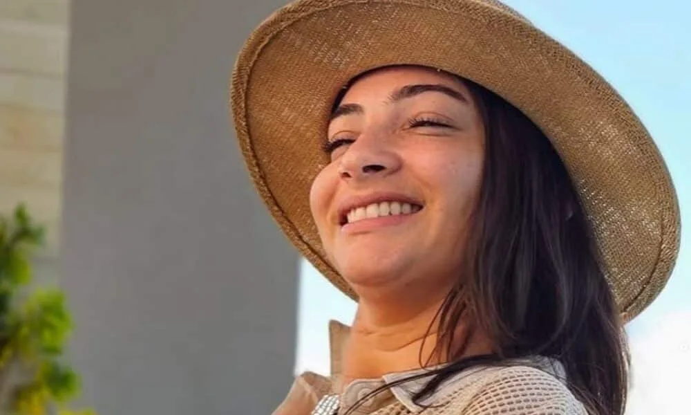 lais-souza-comemora-avanco-sensorial-na-ponta-do-dedo-apos-lesao-grave-na-coluna-cervical-em-2014