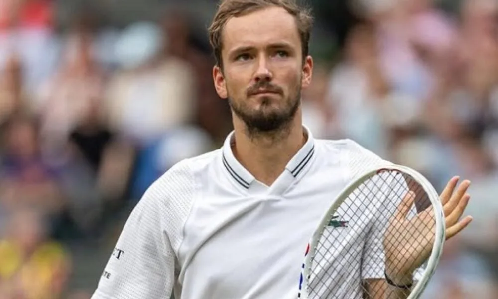 medvedev-defeats-zverev-in-straight-sets-to-advance-in-china-open-quarterfinals