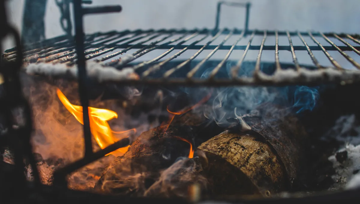 duas-pessoas-ficam-gravemente-feridas-apos-acender-churrasqueira-com-alcool,-em-anapolis