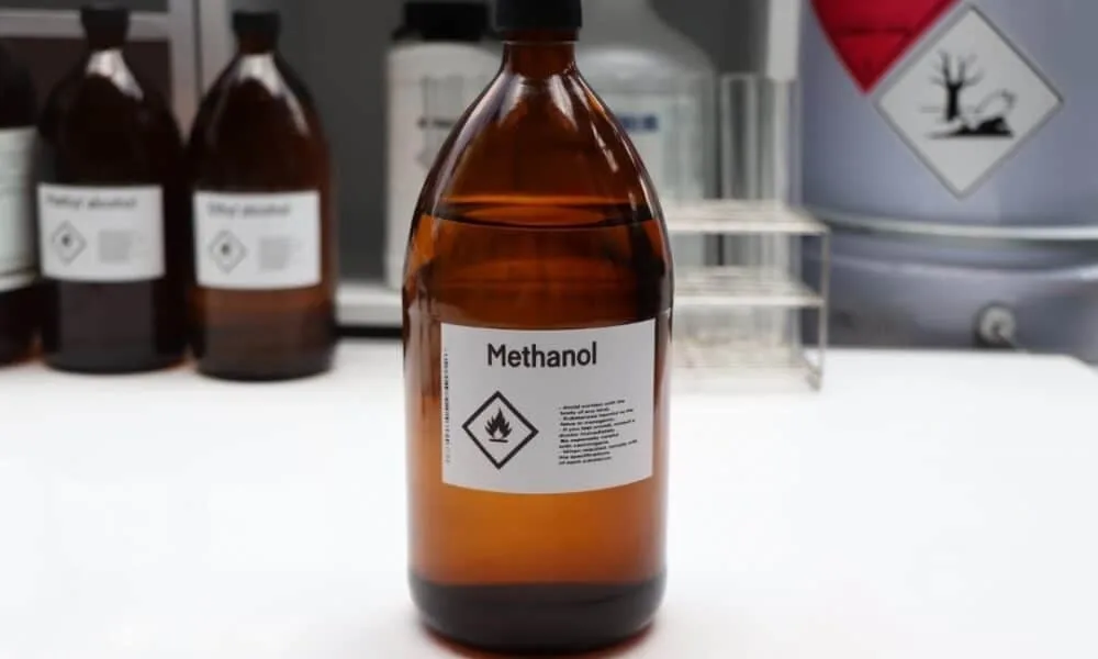 metanol-em-bebidas-alcoolicas:-o-que-e,-riscos-e-como-identificar-adulteracoes