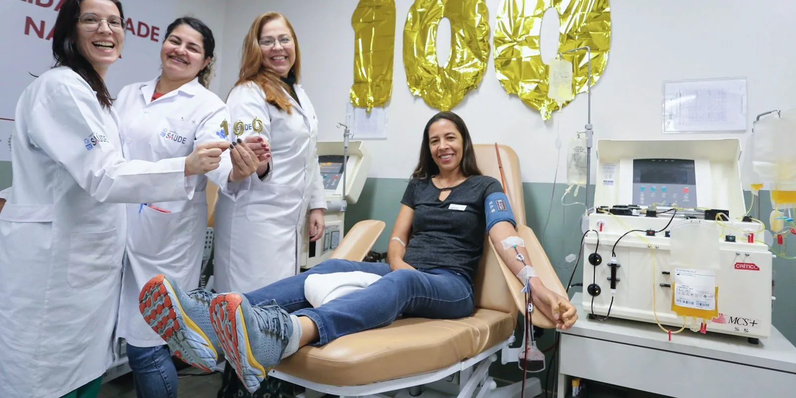 Doadora de sangue &eacute; homenageada ap&oacute;s completar 100 doa&ccedil;&otilde;es no Hemorio