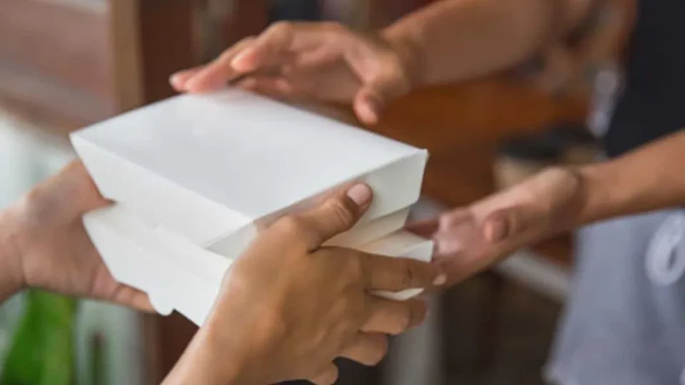 Florianópolis restringe pontos de entrega de marmitas a pessoas em situação de rua