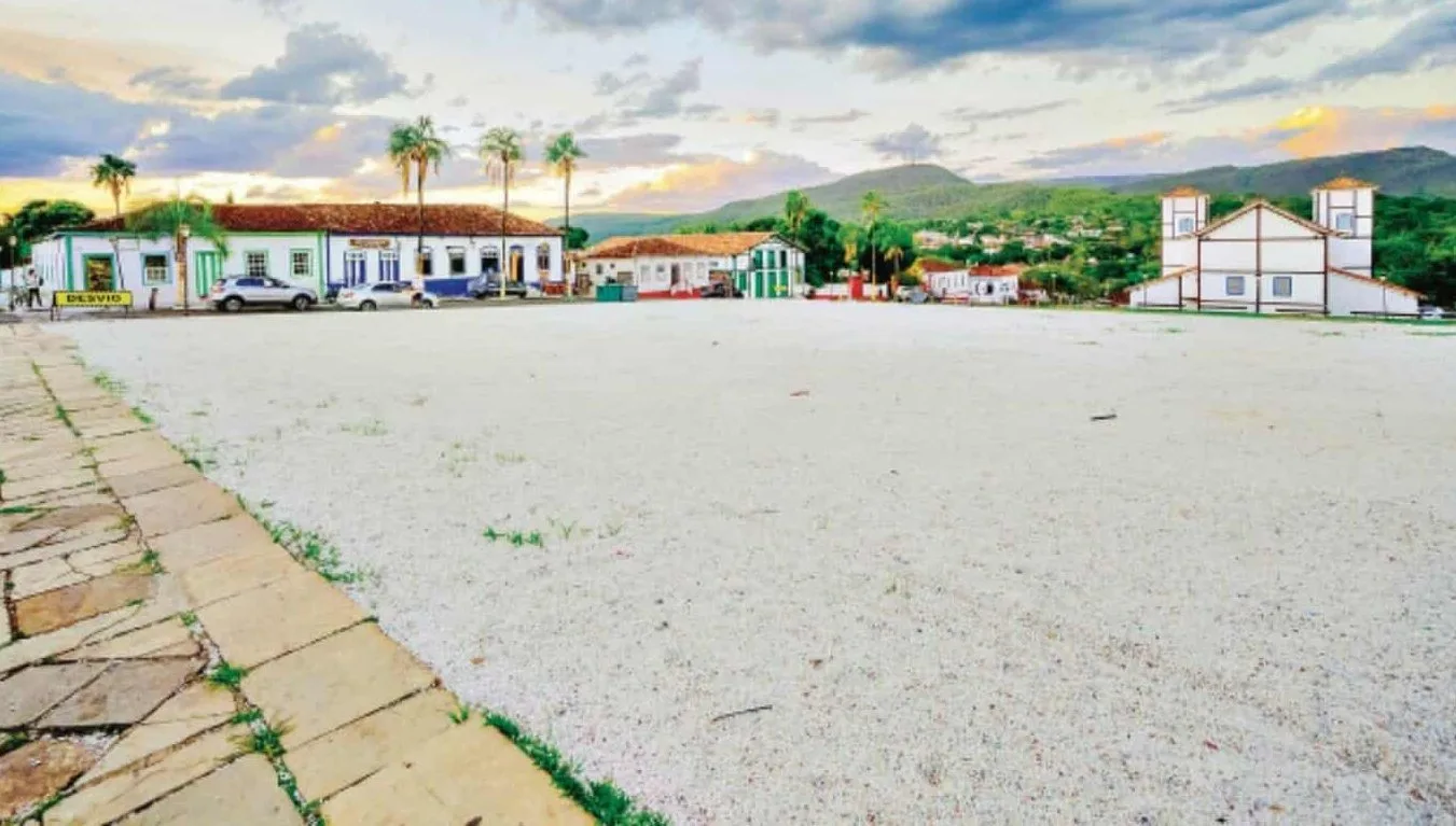 prefeitura-de-pirenopolis-e-multada-apos-retirada-de-arvores-do-largo-da-matriz