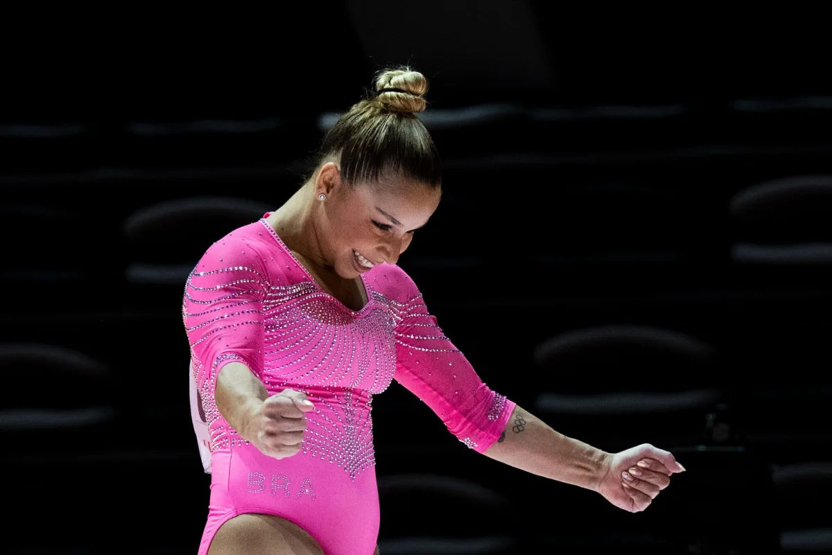 flavia-saraiva-vai-bem-na-final-da-trave,-mas-termina-em-4o-no-mundial-de-ginastica