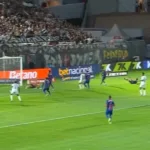 pirata-neles!-vegetti-marca-duas-vezes-e-vasco-domina-bragantino-no-brasileirao