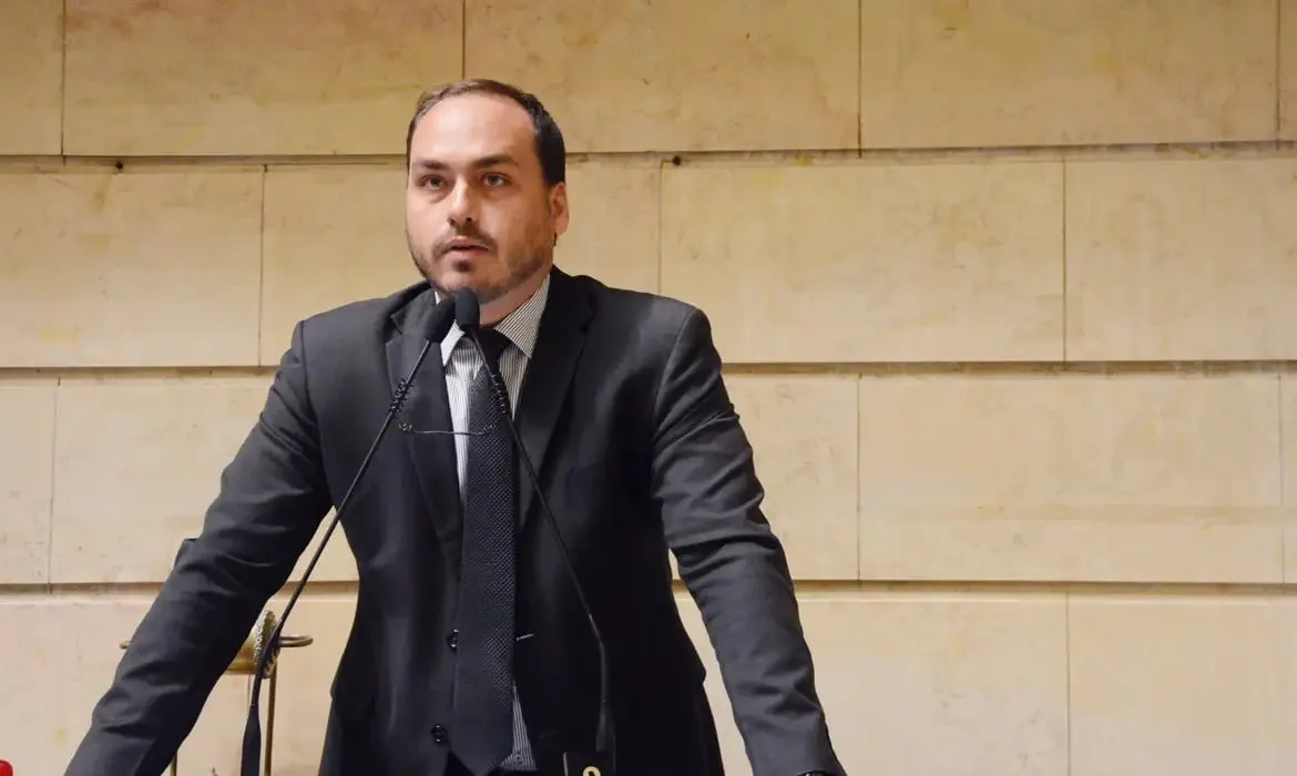 carlos-bolsonaro-confirma-candidatura-ao-senado-por-santa-catarina