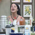 rayane-figliuzzi-acusa-saory-cardoso-de-infidelidade-em-discussao-acalorada-na-cozinha-de-a-fazenda-17-nesta-terca