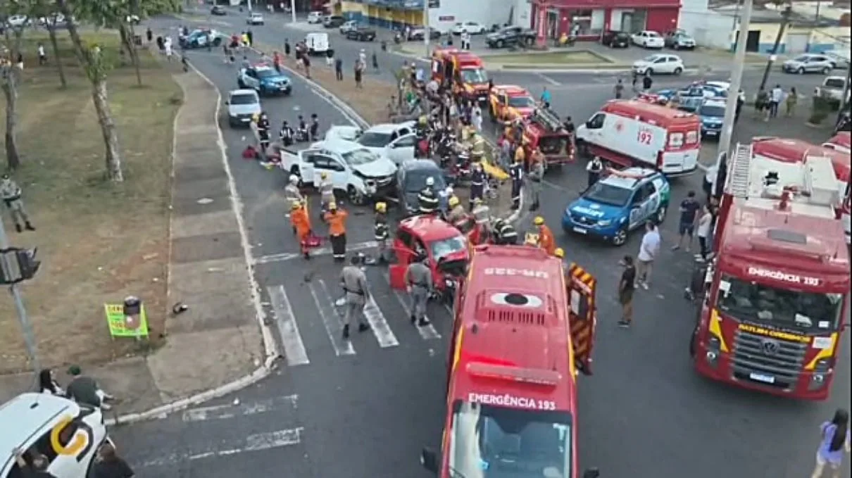 jovem-agredida-por-motorista-que-causou-engavetamento-em-goiania-recebe-protecao-judicial