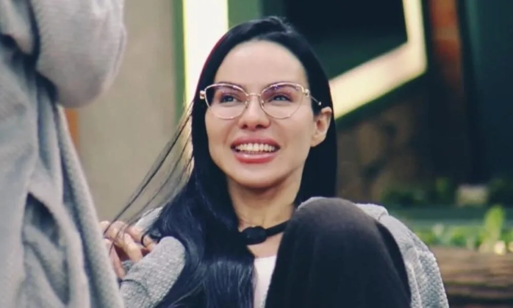 equipe-de-tamires-assis-alerta-fas-sobre-golpistas-que-pedem-dinheiro-em-nome-da-peoa-de-a-fazenda-17