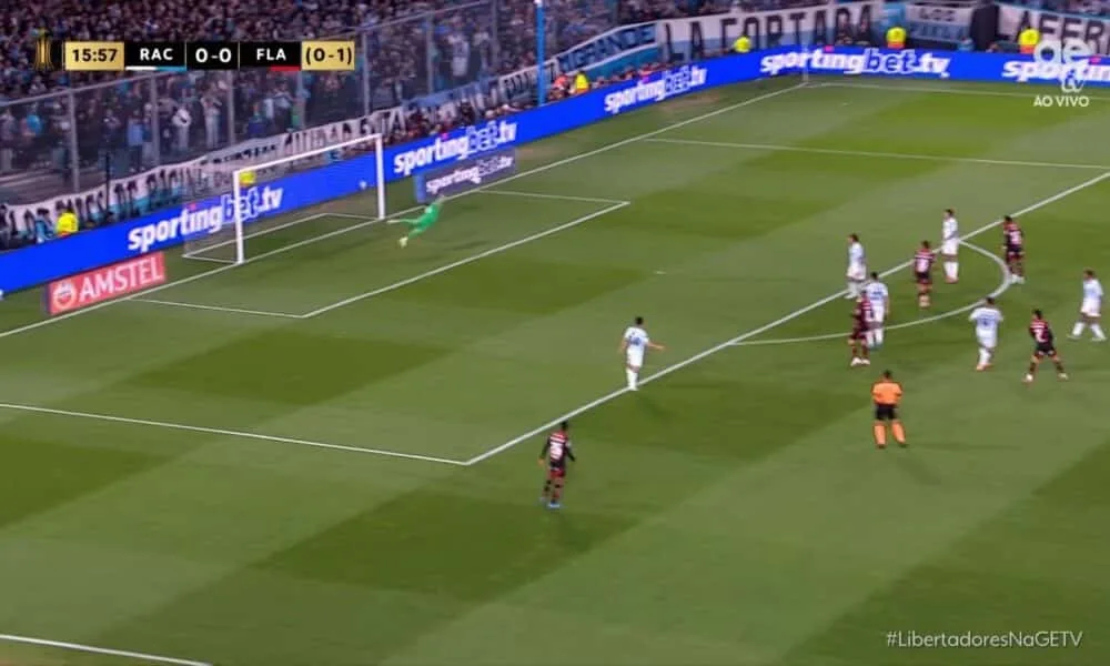 ¡casi-gol-para-flamengo!-luiz-araujo-estuvo-a-punto-de-marcar-dos-goles-en-el-partido-de-la-libertadores-contra-racing