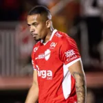 vila-nova-anuncia-saida-do-volante-miticov