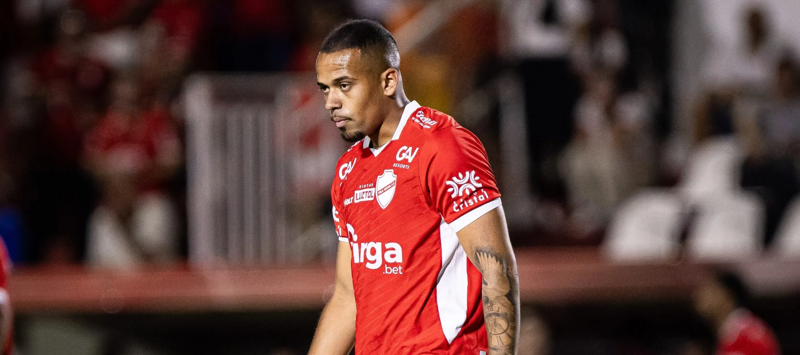 vila-nova-anuncia-saida-do-volante-miticov