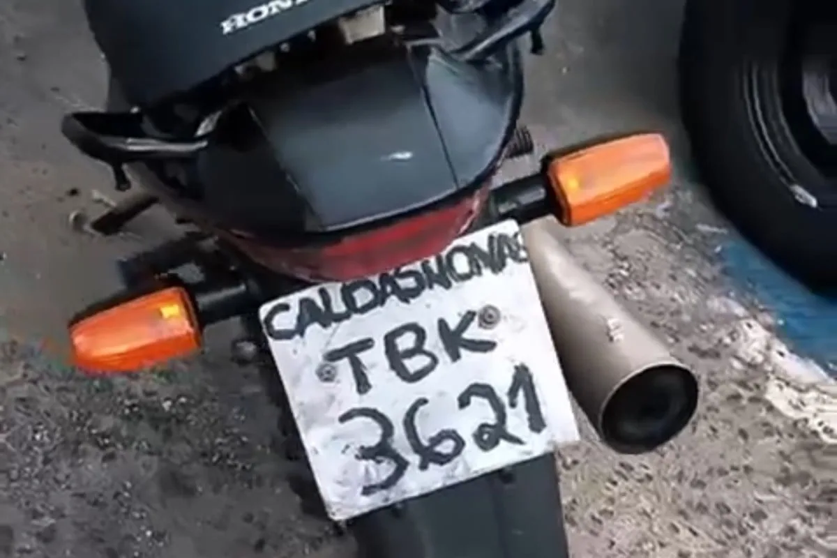 ‘comprei-assim’,-diz-homem-preso-com-placa-de-moto-pintada-a-mao-em-caldas-novas