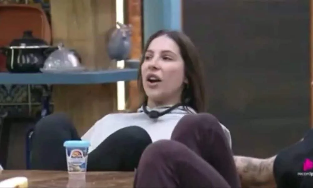 briga-em-a-fazenda-17:-martina-acusa-tamires-de-empurrao-apos-cuspe-na-discussao