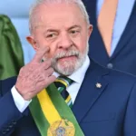 Trajetória de vida de Lula da Silva vira enredo no Sambódromo do Rio