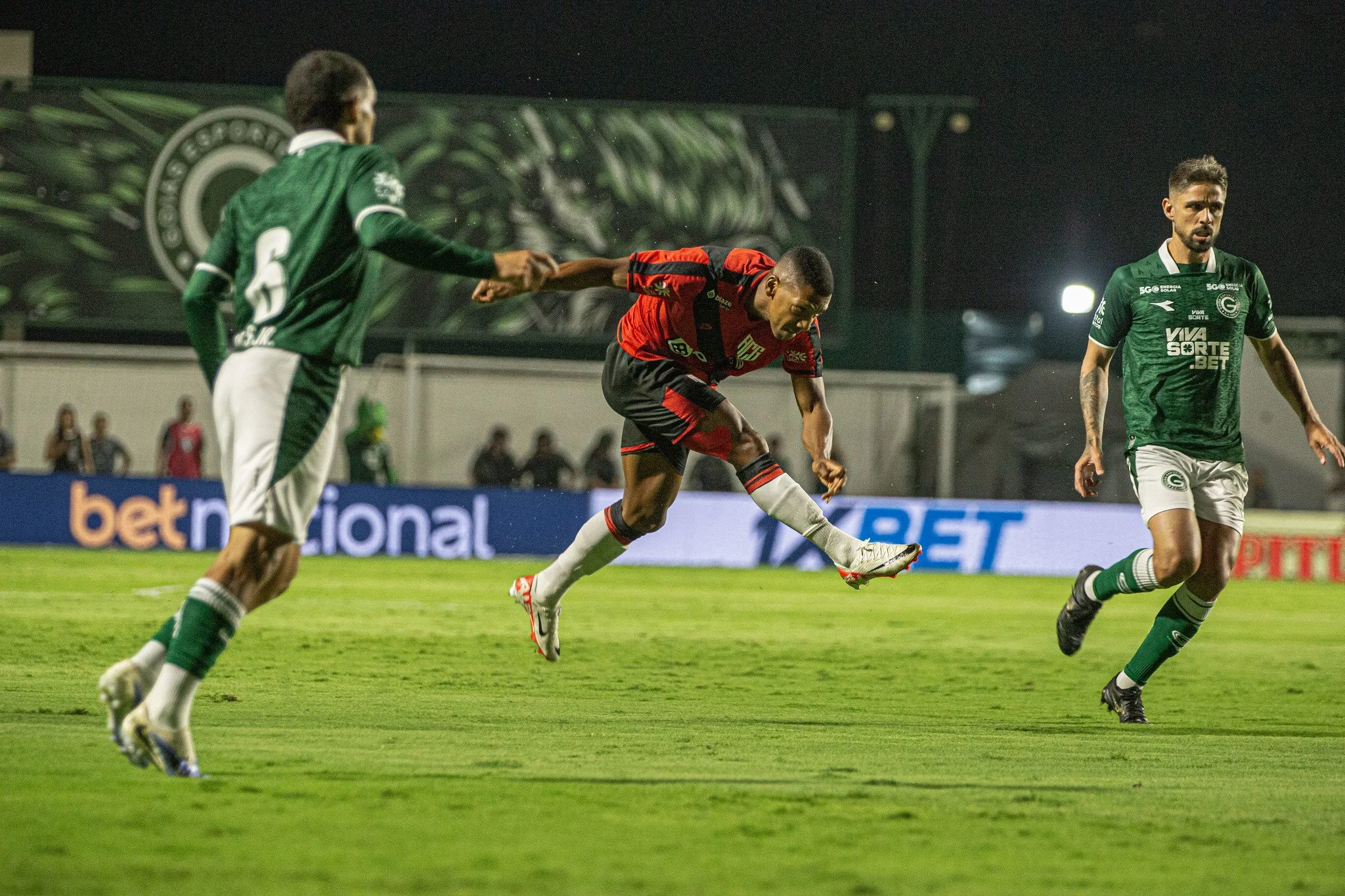 goias-e-atletico-empatam-em-classico-com-poucas-emocoes-em-goiania