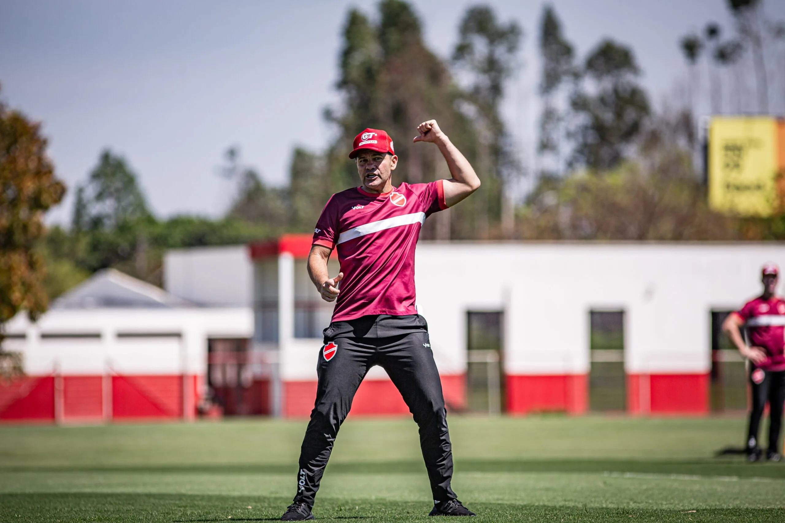 apresentado,-louzer-fala-em-resgatar-confianca-de-jogadores-do-vila-nova-em-reta-final-da-serie-b