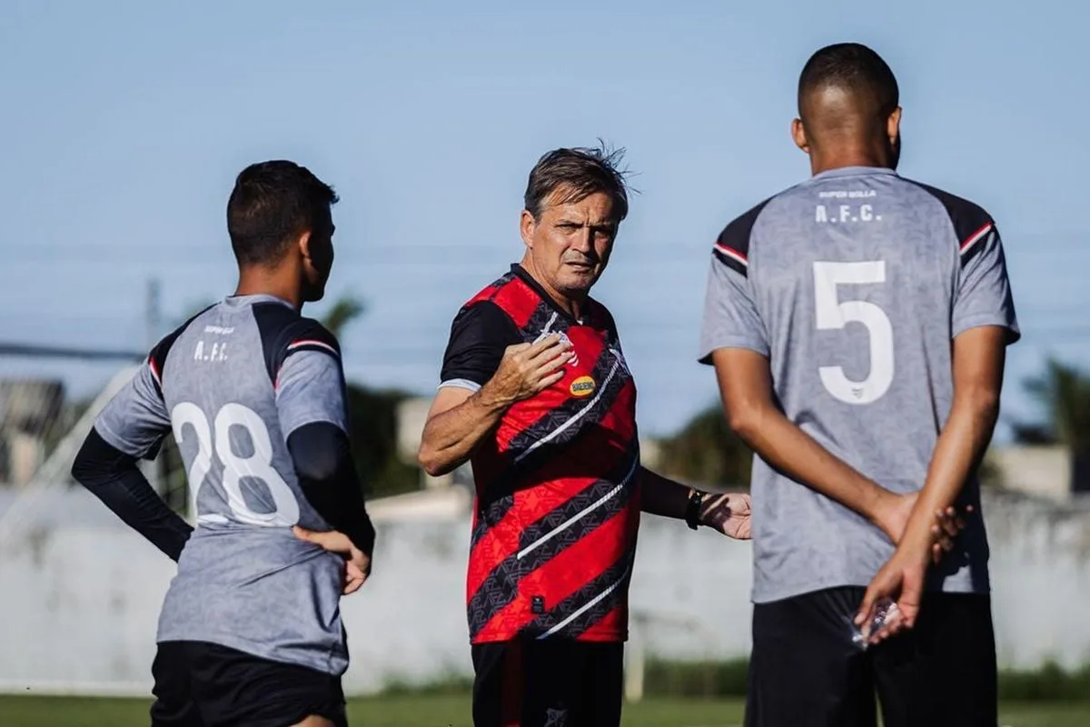 anapolis-anuncia-o-retorno-do-tecnico-luiz-carlos-winck