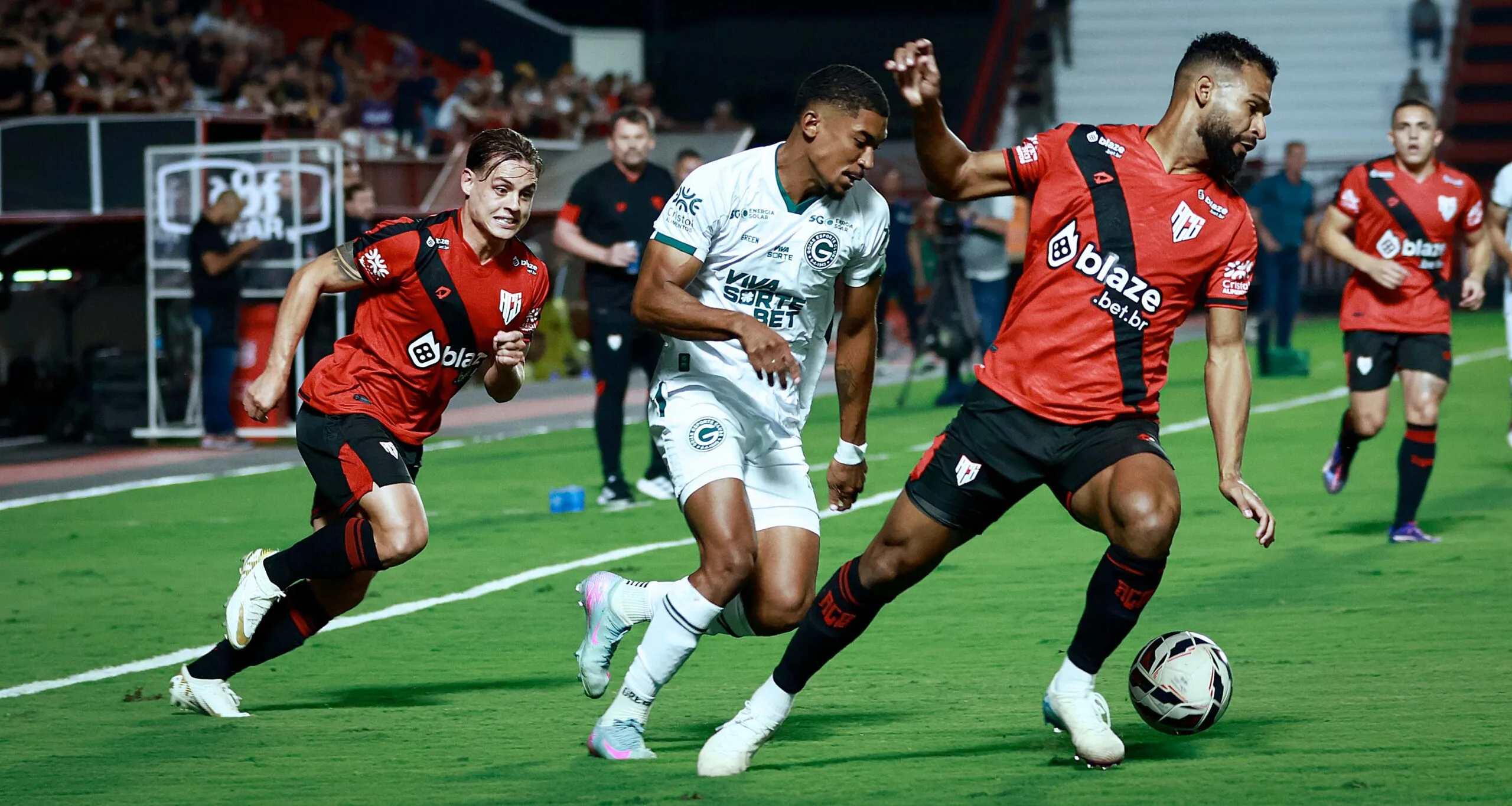 goias-leva-vantagem-no-historico-contra-o-atletico-go-na-serie-b