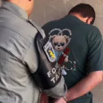 Entregador de farmácia é preso em Caldas Novas por ‘aproveitar’ rotas para vender drogas 2 entregador-de-farmacia-e-preso-em-caldas-novas-por-‘aproveitar’-rotas-para-vender-drogas