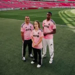 internacional-lanca-camisa-em-apoio-outubro-rosa