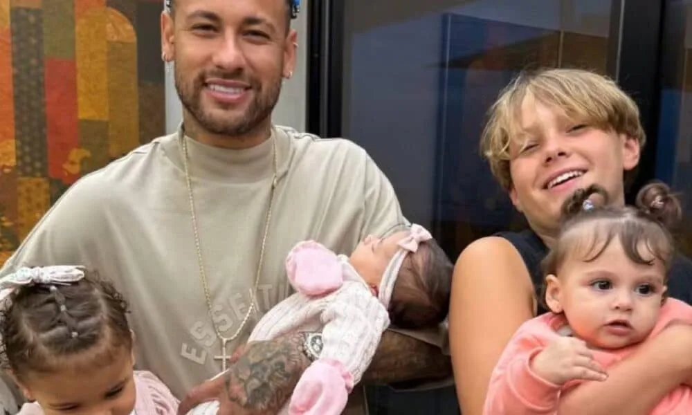 helena-chega-de-helicoptero-com-neymar-a-festa-de-mavie-em-sao-vicente-e-entra-no-tema-de-princesas