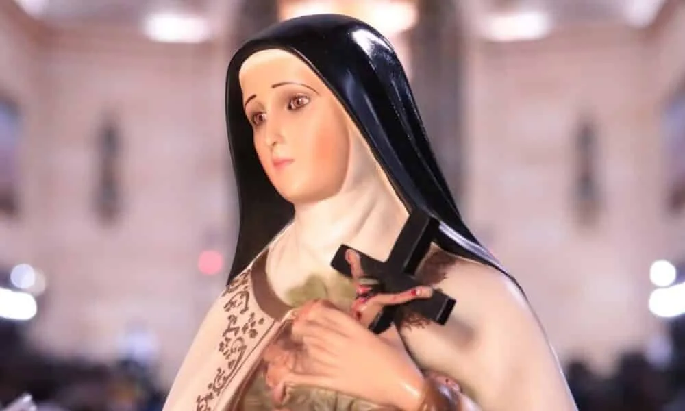 fieis-lotam-carmelo-santa-teresinha-para-homenagear-santa-das-rosas-em-fortaleza