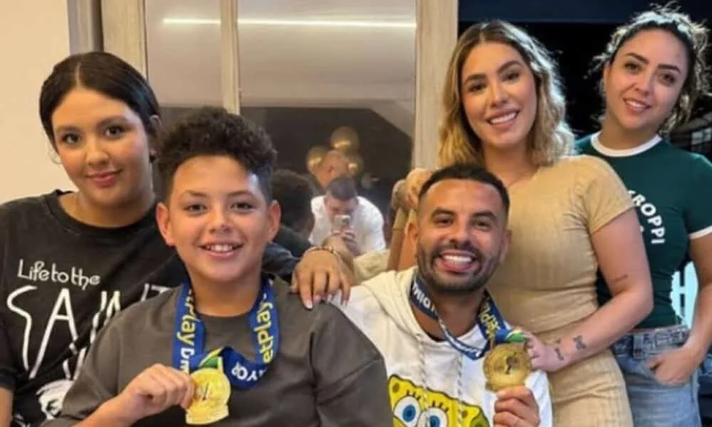 edwin-cardona-celebra-21-anos-da-filha-ana-com-familia-reunida-em-medellin