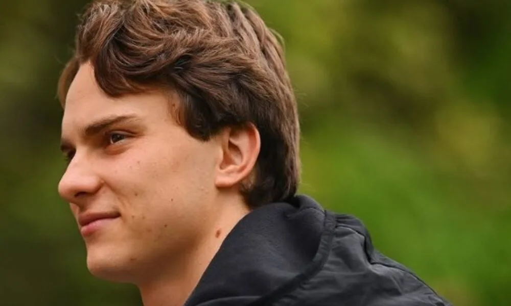 piastri-leads-fp2-in-singapore-gp-with-1m30s714,-outpacing-hadjar-in-disrupted-session