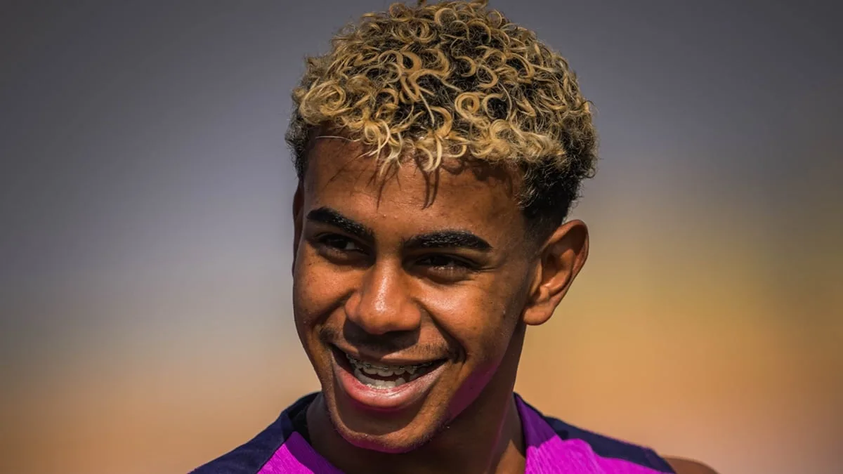 yamal-volta-a-ter-lesao-no-pubis-e-desfalcara-o-barcelona-por-ate-tres-semanas