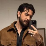 apos-termino-com-ana-castela,-gustavo-mioto-surge-proximo-a-mari-menezes-em-passeio-na-barra-da-tijuca