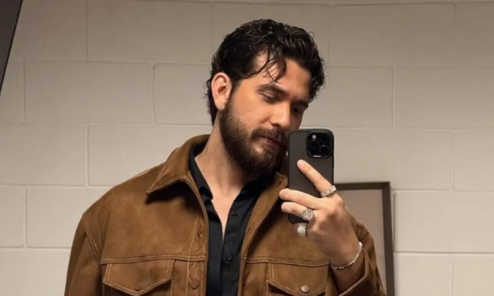 apos-termino-com-ana-castela,-gustavo-mioto-surge-proximo-a-mari-menezes-em-passeio-na-barra-da-tijuca