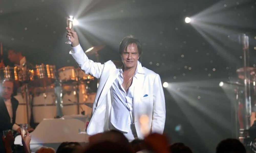 show-de-roberto-carlos-no-vale-do-paraiba-ocorre-em-4-de-outubro-no-centro-de-eventos-de-aparecida