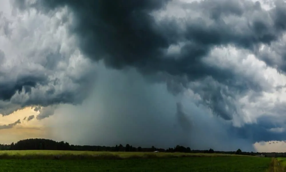 defesa-civil-emite-alerta-para-temporais-com-risco-de-alagamentos-na-metade-leste-de-sc