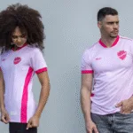 vila-nova-lanca-camisa-em-apoio-ao-outubro-rosa;-confira-o-preco