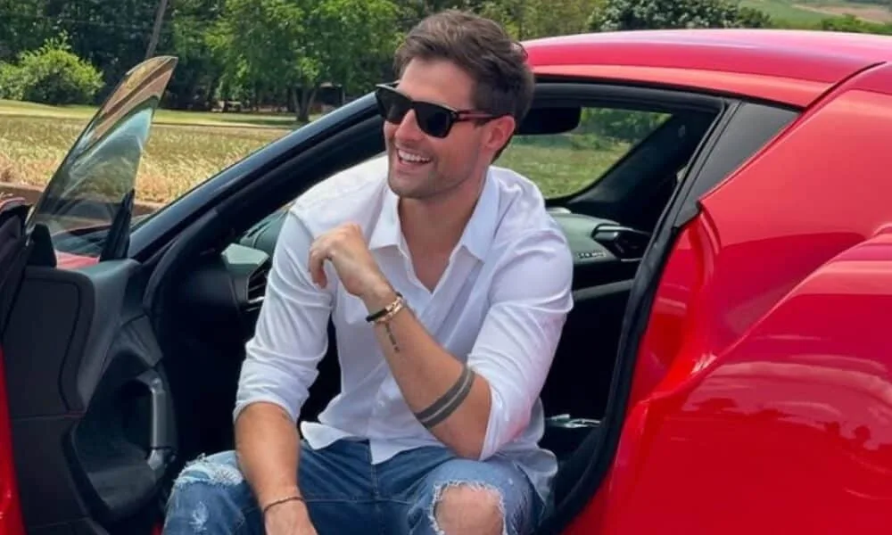 influenciador-rezende,-ex-de-virginia-fonseca-colide-carro-com-moto-em-londrina-e-acompanha-recuperacao-da-vitima