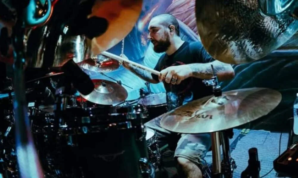 baterista-alex-bent-anuncia-saida-do-trivium-apos-nove-anos-de-contribuicoes-decisivas-nos-albuns