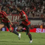 atletico-go-vence-athletico-pr,-chega-a-oito-jogos-de-invencibilidade-e-se-aproxima-do-g4-da-serie-b