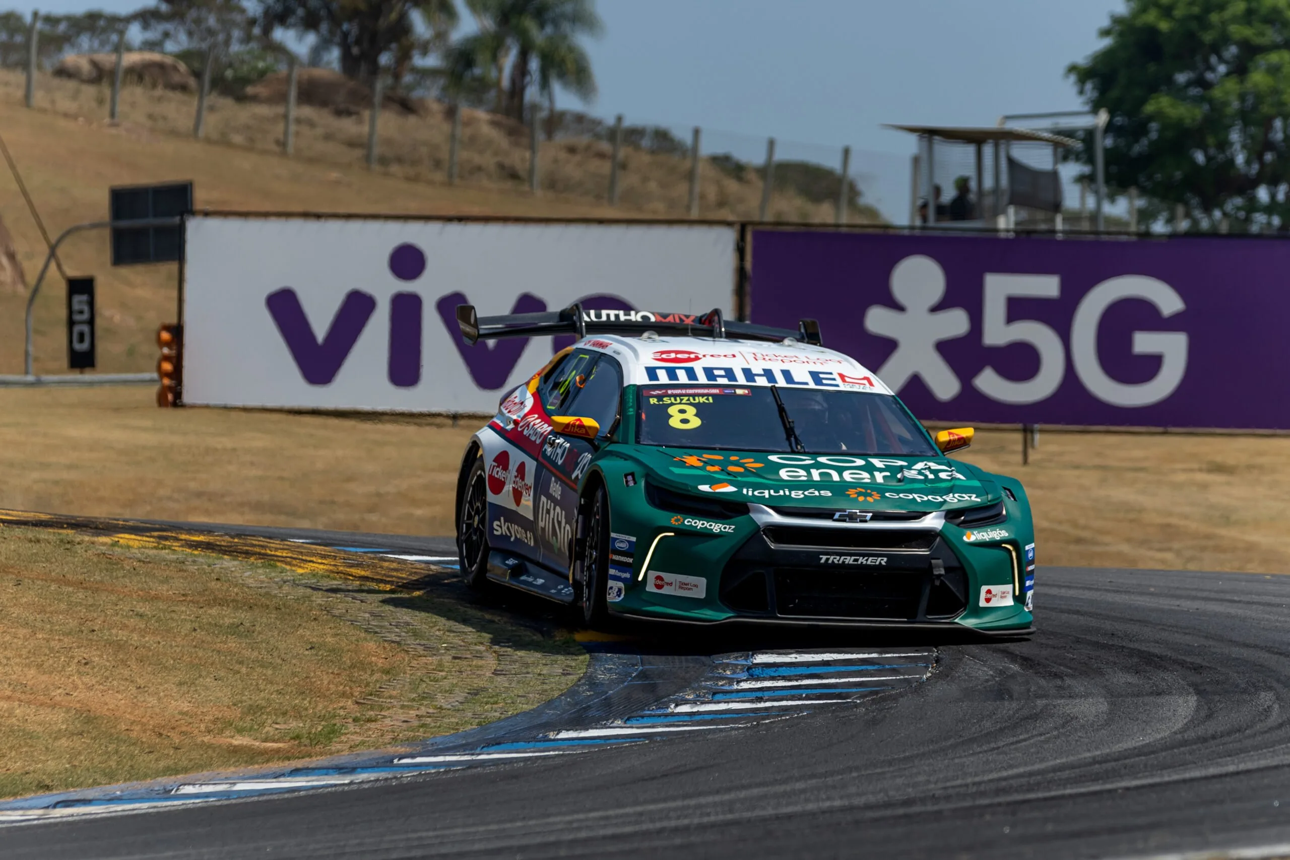rafael-suzuki-volta-a-trilhar-o-caminho-da-vitoria-na-stock-car