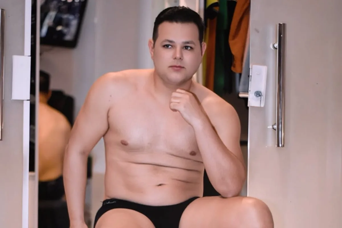 prefeito-publica-fotos-so-de-cueca-e-viraliza;-veja