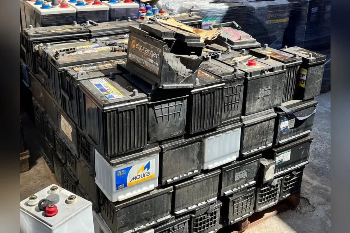 gcm-apreende-baterias-de-telefonia-furtadas-durante-troca-em-postes,-em-goiania