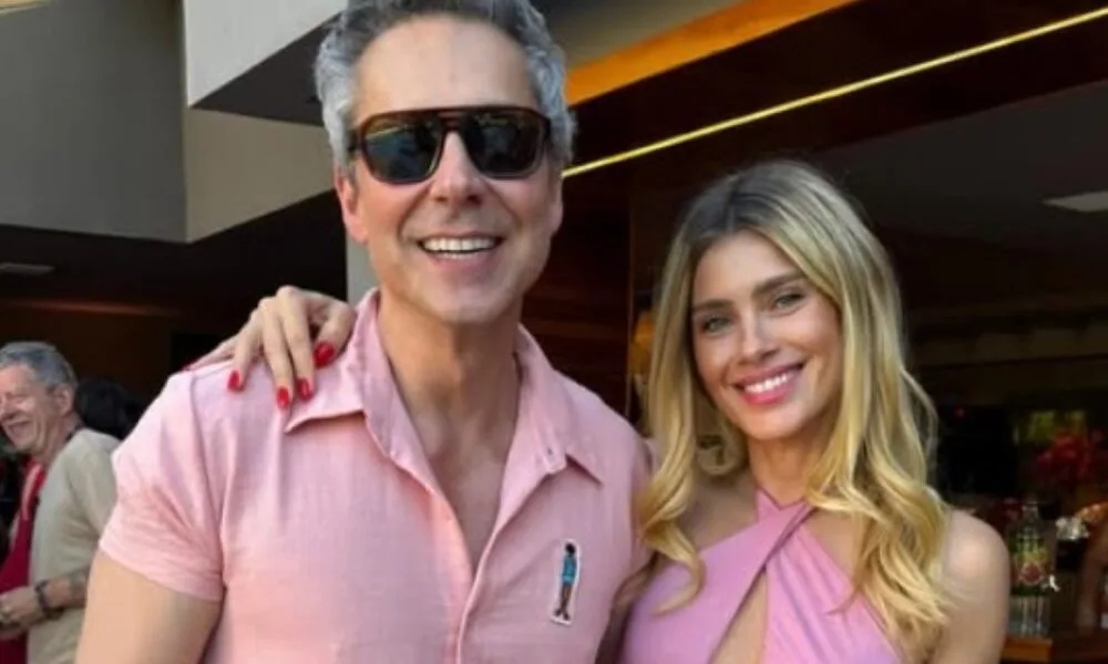 alexandre-nero-e-carolina-dieckmann-brilham-em-look-monocromatico-na-festa-de-“vale-tudo”