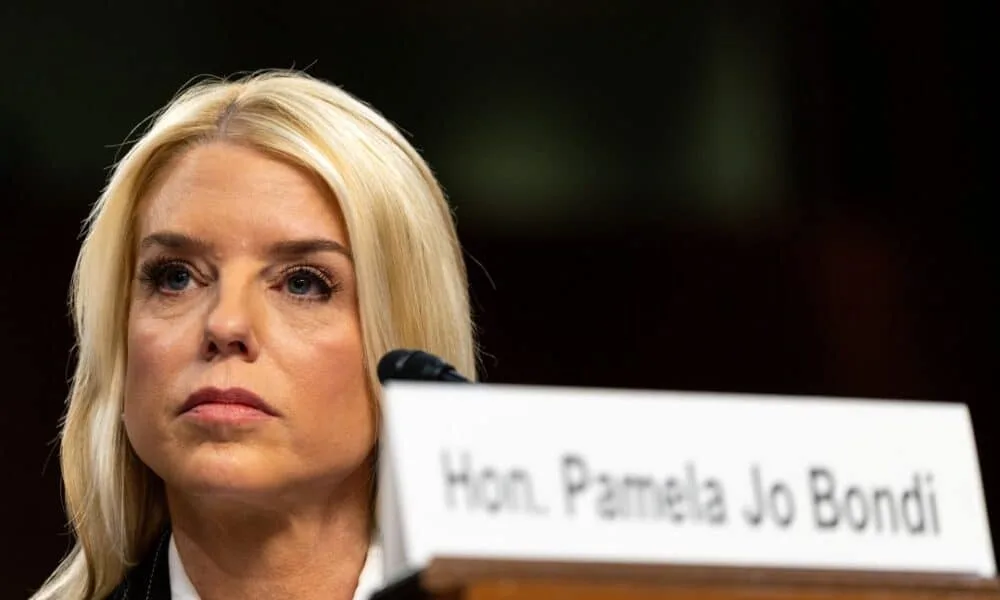 procuradora-geral-pam-bondi-enfrenta-criticas-em-audiencia-no-senado-dos-eua-por-evasoes