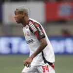 flamengo-decide-multar-wallace-yan-por-expulsao-contra-o-bahia