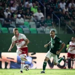 goias-marca-com-30-segundos-de-jogo-mas-toma-virada-do-crb-e-chega-a-quatro-jogos-seguidos-sem-vitoria