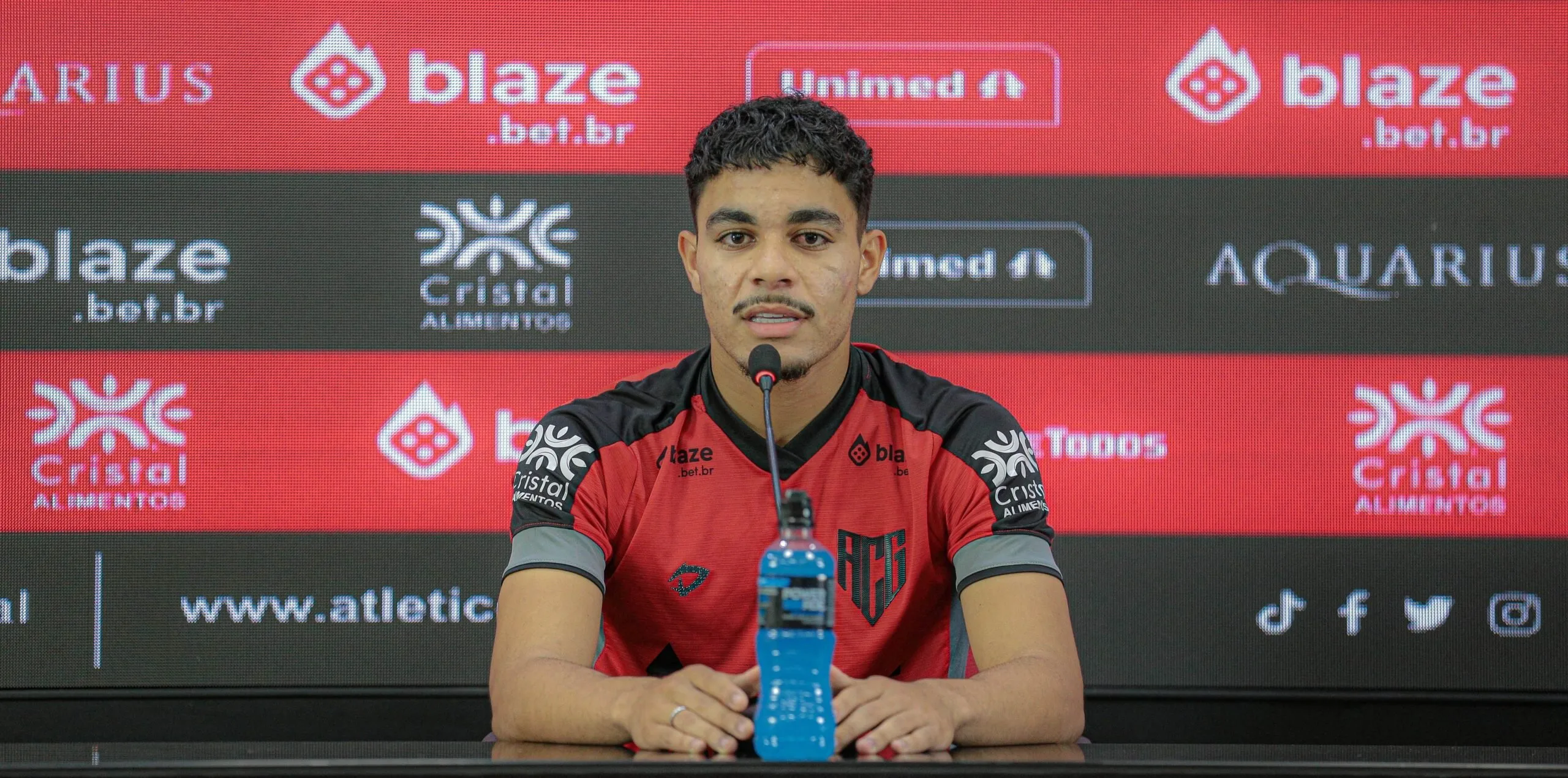 “temos-que-encarar-todos-os-jogos-como-se-fossem-finais”,-projeta-kauan-sobre-reta-final-da-serie-b