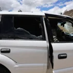 carro-do-presidente-do-equador-e-atacado,-e-cinco-sao-detidos