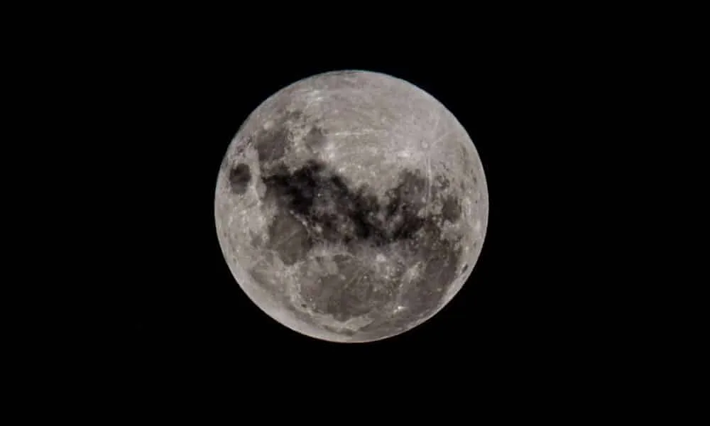 qual-a-fase-da-lua-hoje-8-de-outubro-2025?-cheia-com-99%-visivel-inicia-ciclo;-veja-minguante-em-13-e-nova-em-21