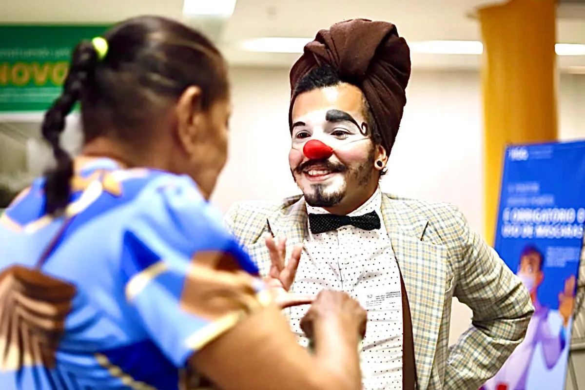 goiano-faz-historia-ao-concluir-primeira-pos-graduacao-em-palhacaria-hospitalar